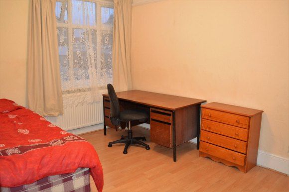 Property photo 3 of 13 Middleroom Downstairs Pic 1.Jpg