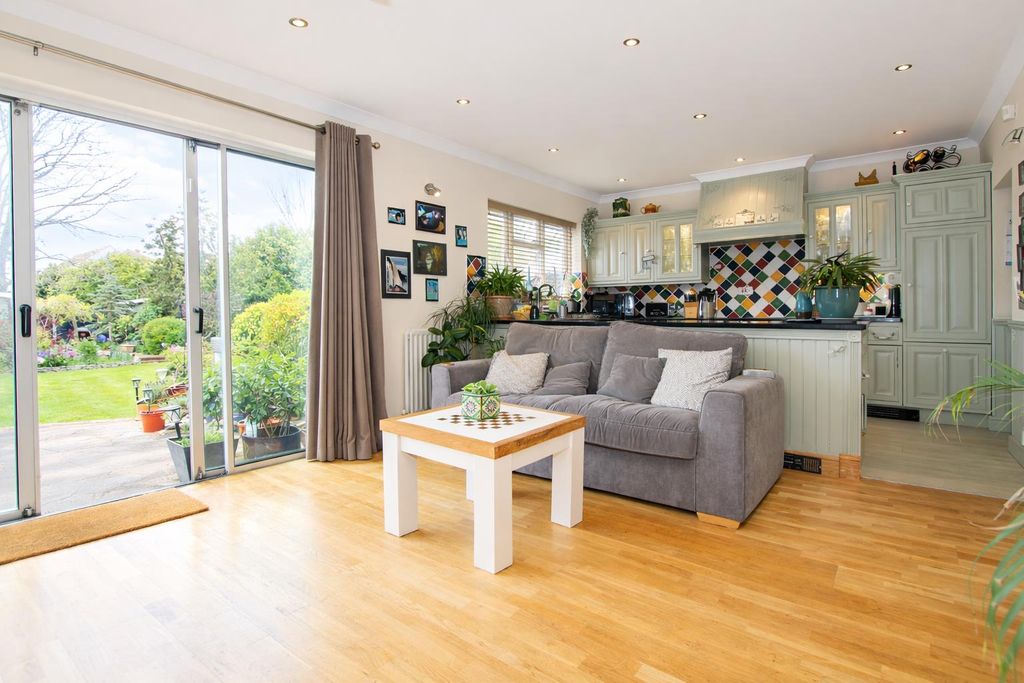 Property photo 3 of 23 Family Area c.Jpg