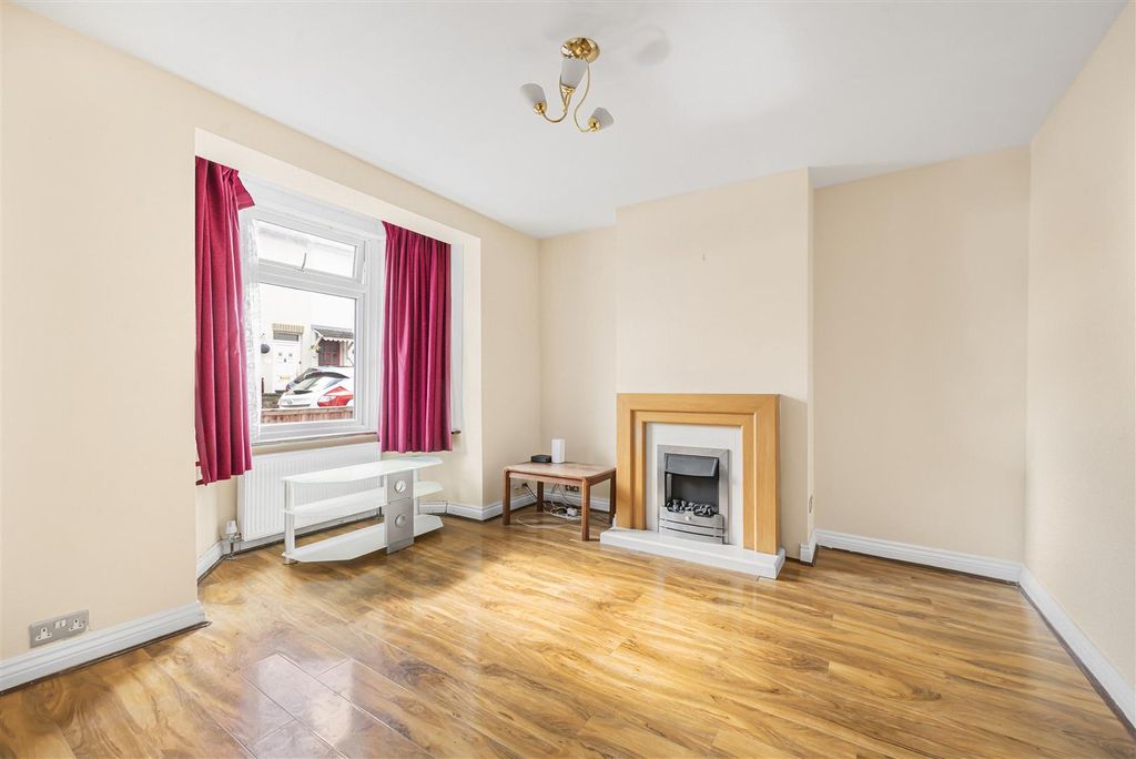 Property photo 2 of 12 8_63487.Jpg