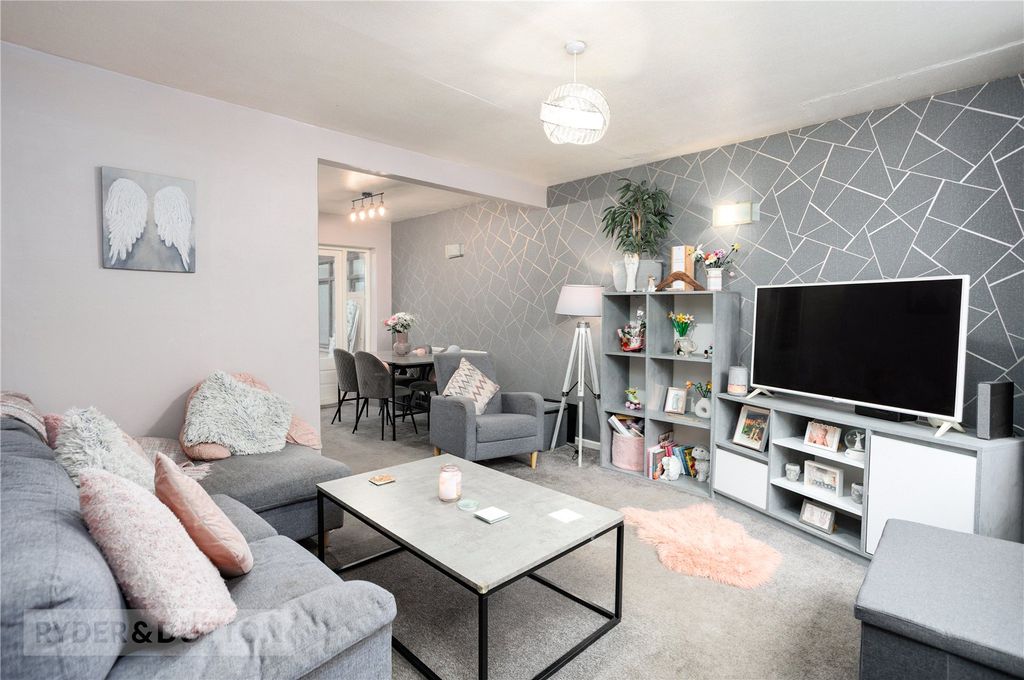 Property photo 2 of 21 Lounge