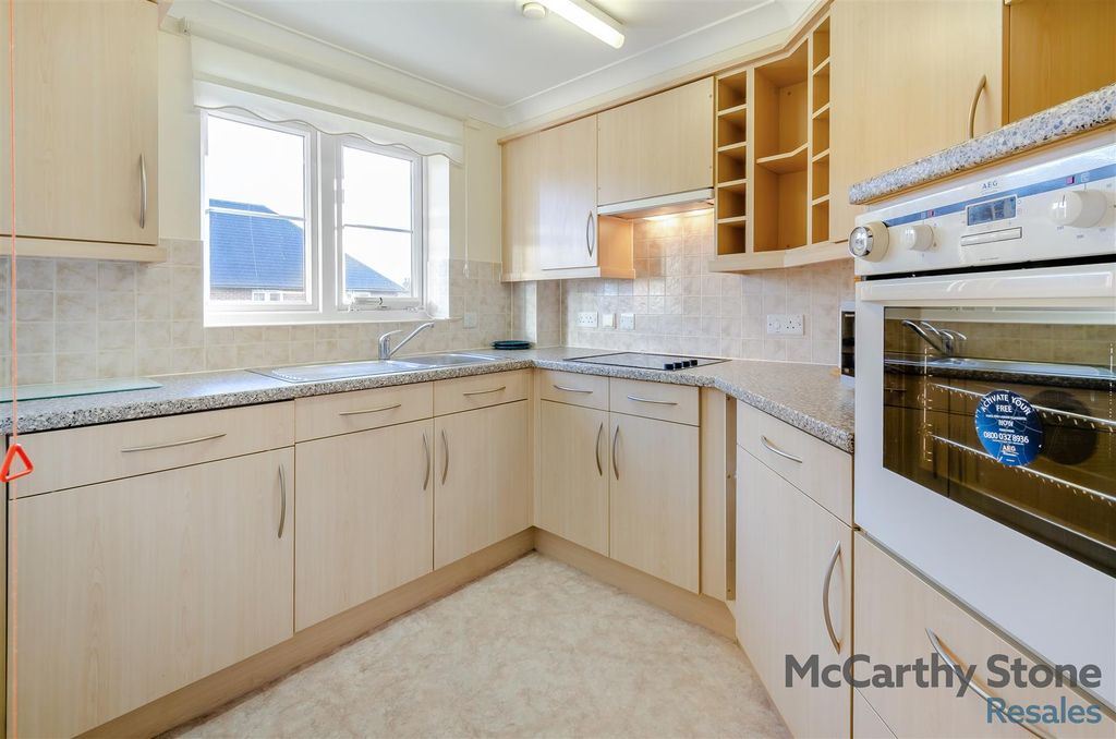 Property photo 3 of 12 8673740-Interior12.Jpg