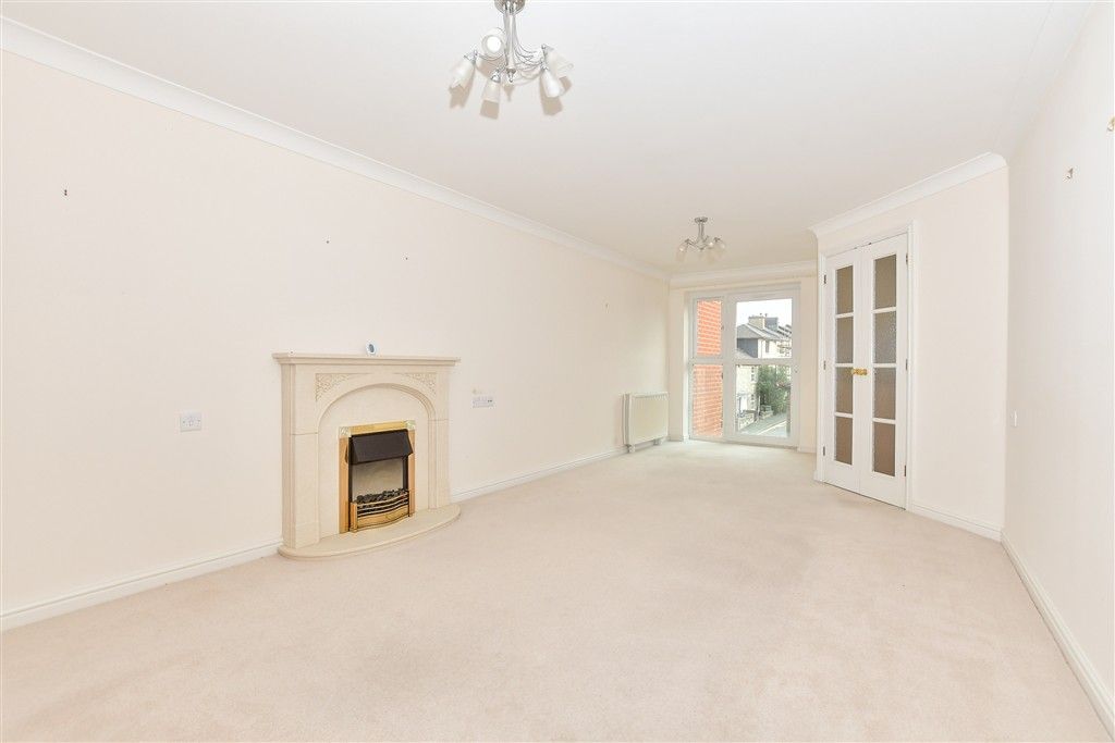 Property photo 1 of 9 Lounge/Diner