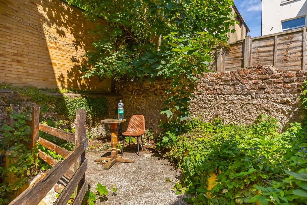 Property photo 2 of 10 Blatchington Rd_8.Jpg
