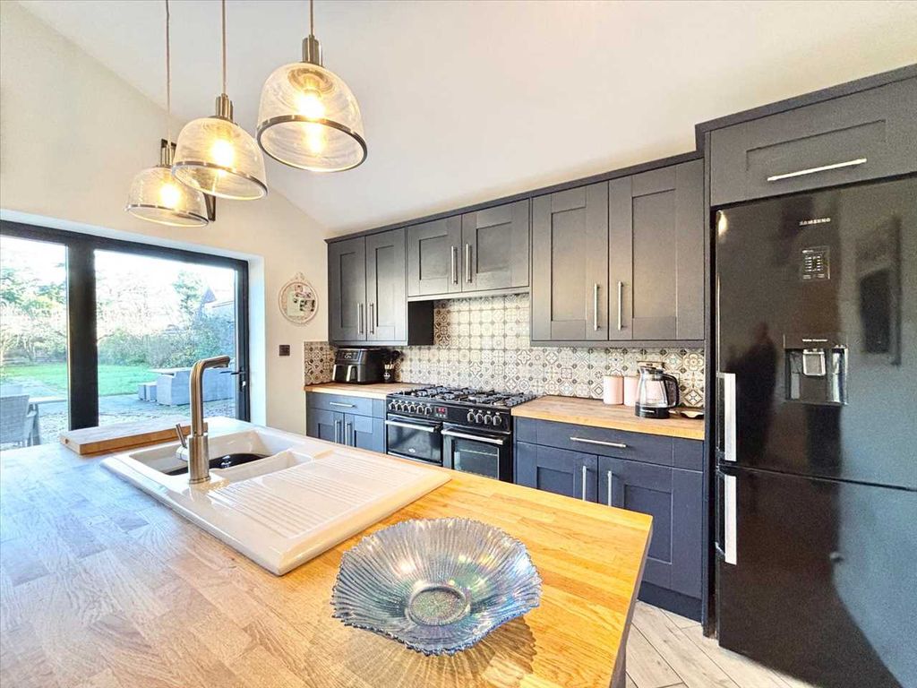 Property photo 2 of 29 Dining Kitchen