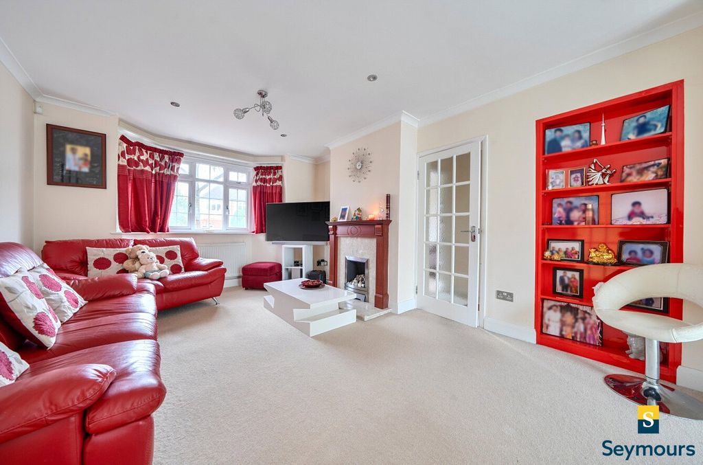 Property photo 2 of 19 Living Room