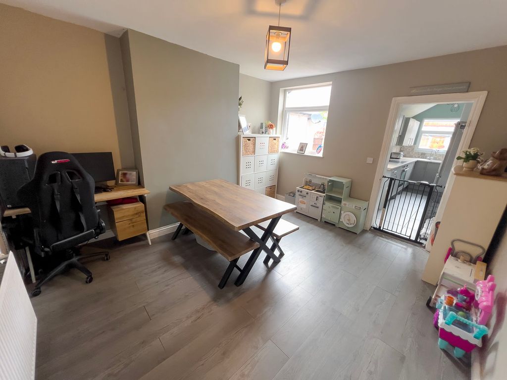 Property photo 3 of 10 Dining