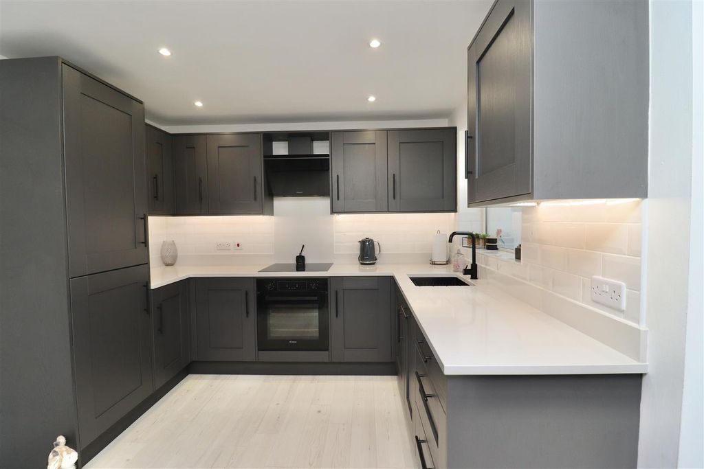 Property photo 2 of 14 Dining Kitchen
