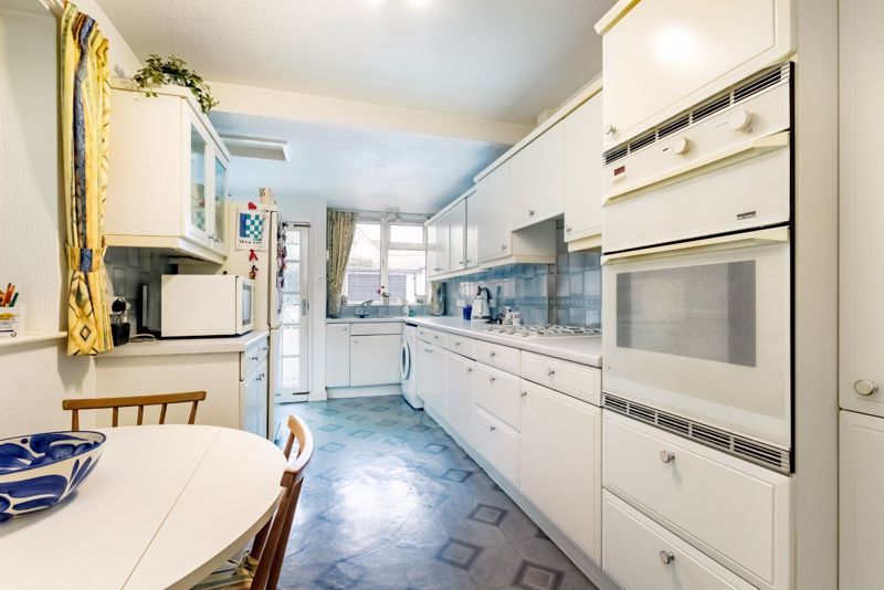 Property photo 3 of 17 Kitchen/Breakfast Room
