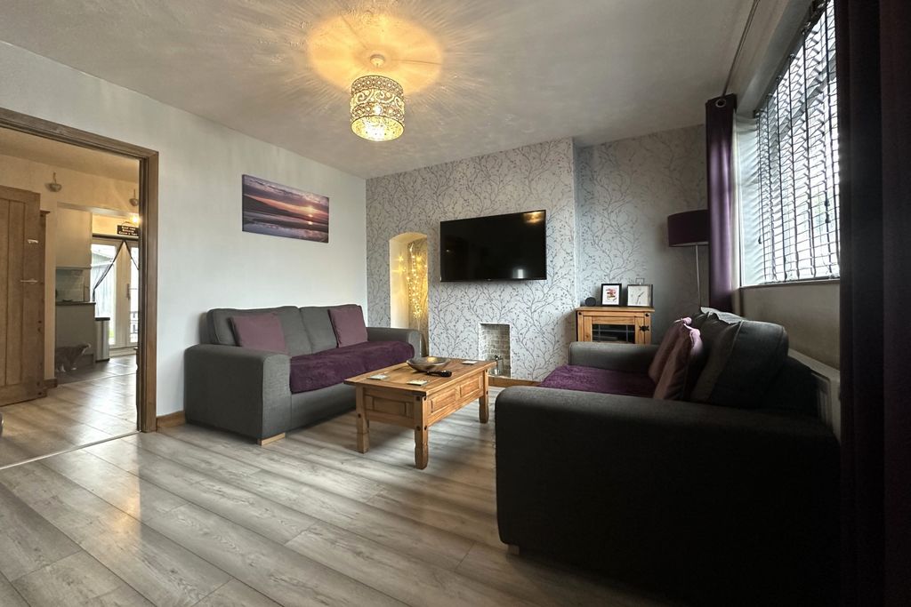 Property photo 2 of 14 Photo 9