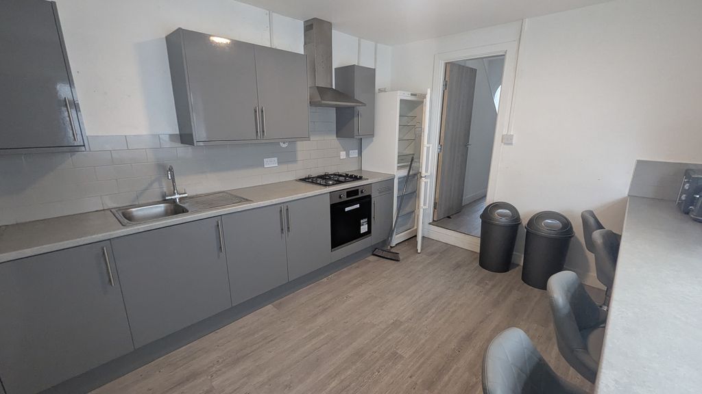 Property photo 2 of 18 Image