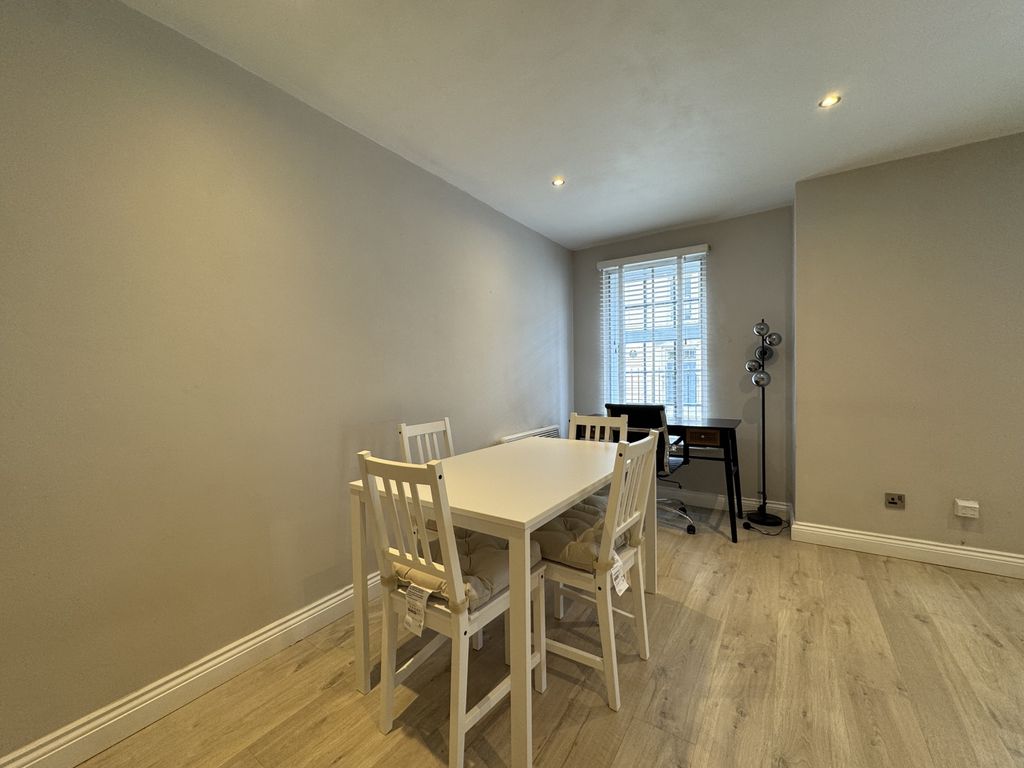 Property photo 3 of 10 Image00005