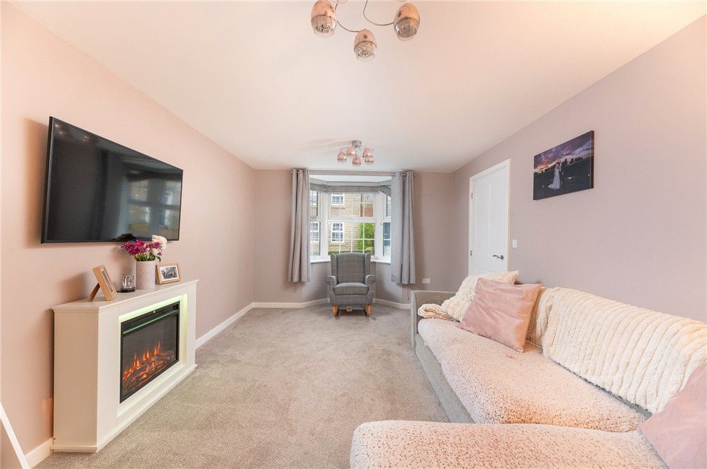 Property photo 3 of 30 Lounge