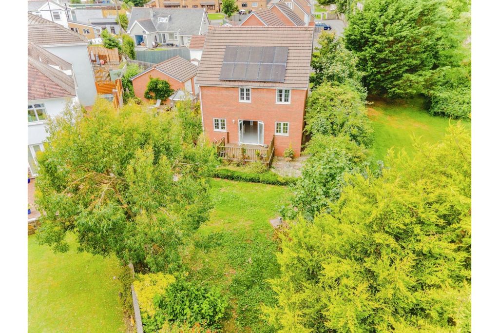 Property photo 2 of 25
