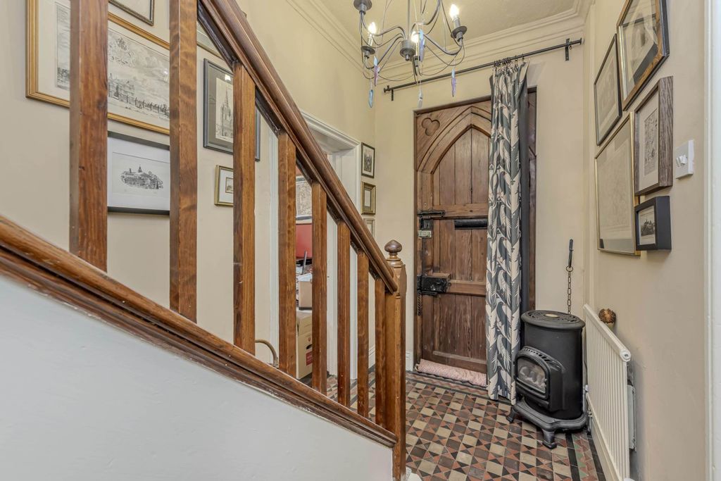 Property photo 2 of 38