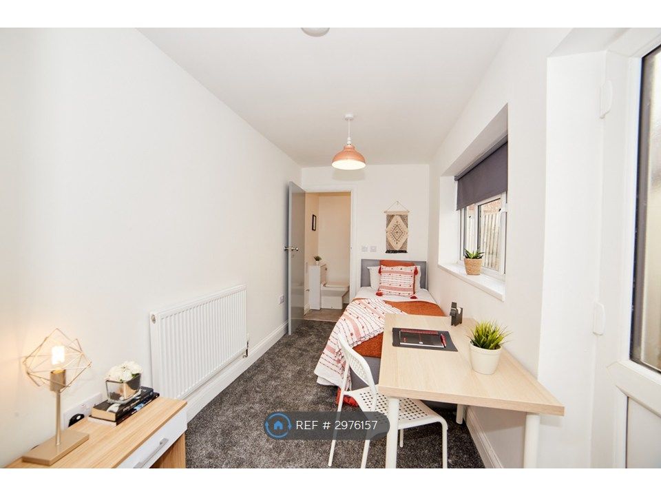 Property photo 3 of 15 Room 2