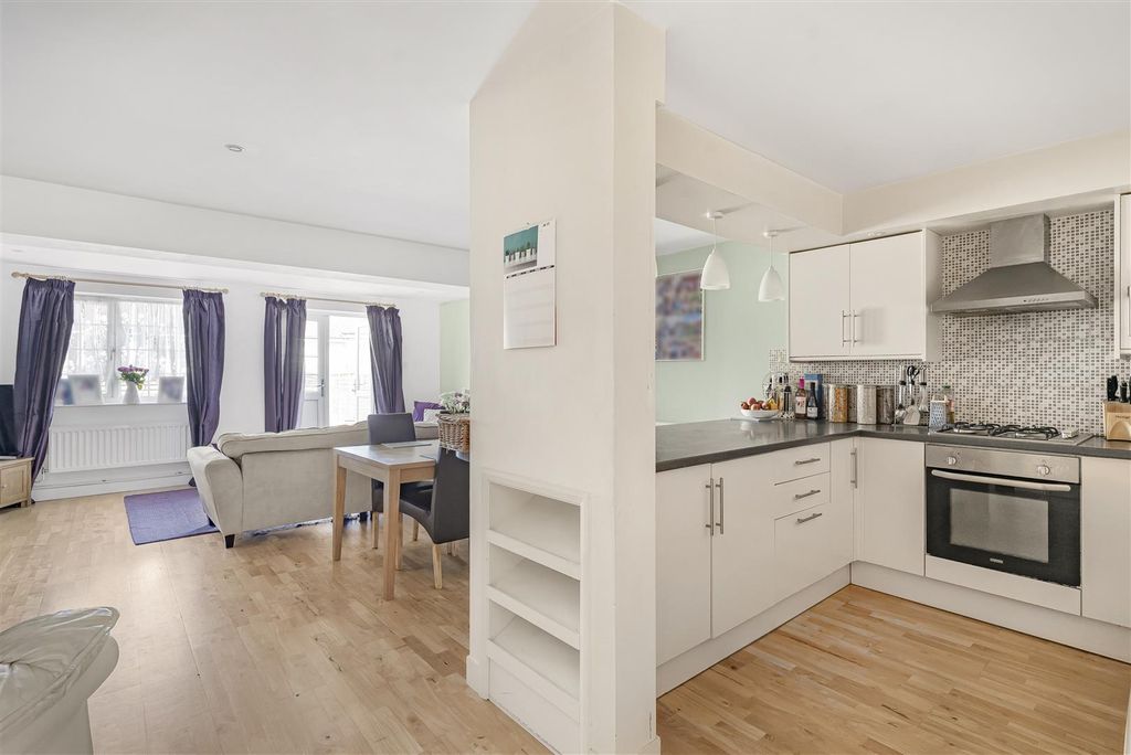 Property photo 3 of 16 13_55567.Jpg