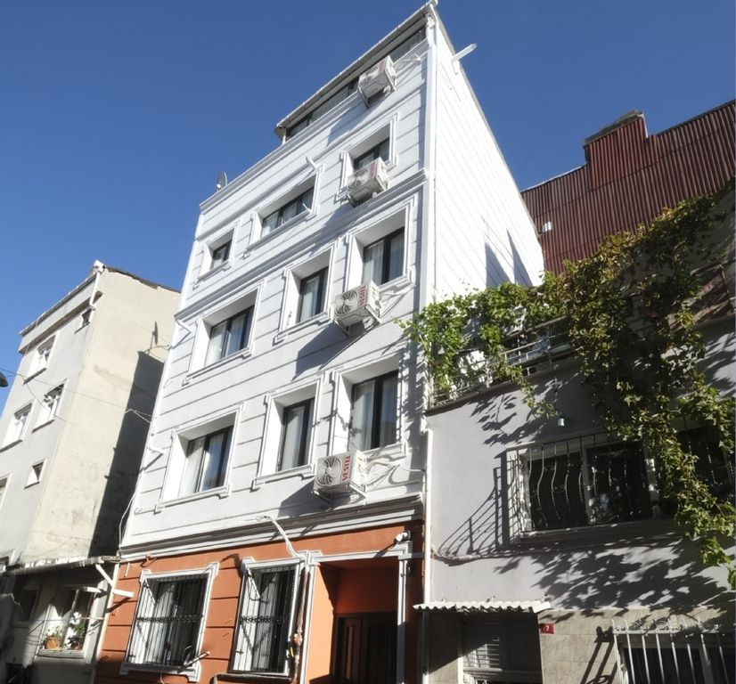 Property photo 1 of 11 Istanbul Renovated Building For Sale In Istanbul - Main View Of The Building In Fatih