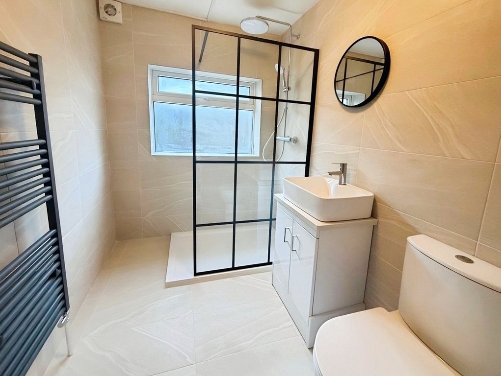 Property photo 2 of 8 Bathroom