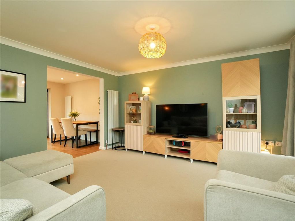 Property photo 2 of 21 Living Room