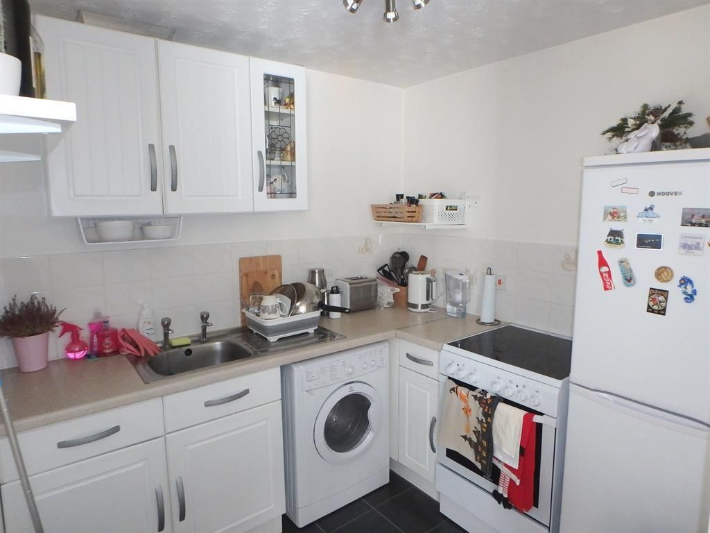 Property photo 3 of 7 Kitchen