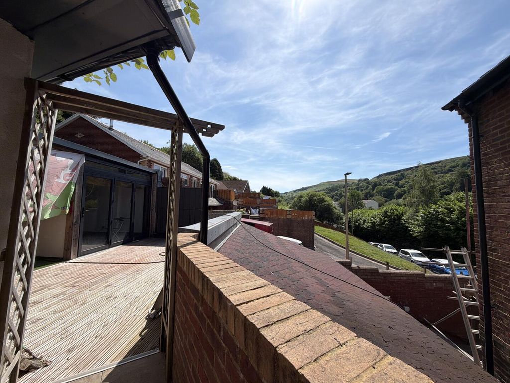 Property photo 3 of 40 Terrace / Patio
