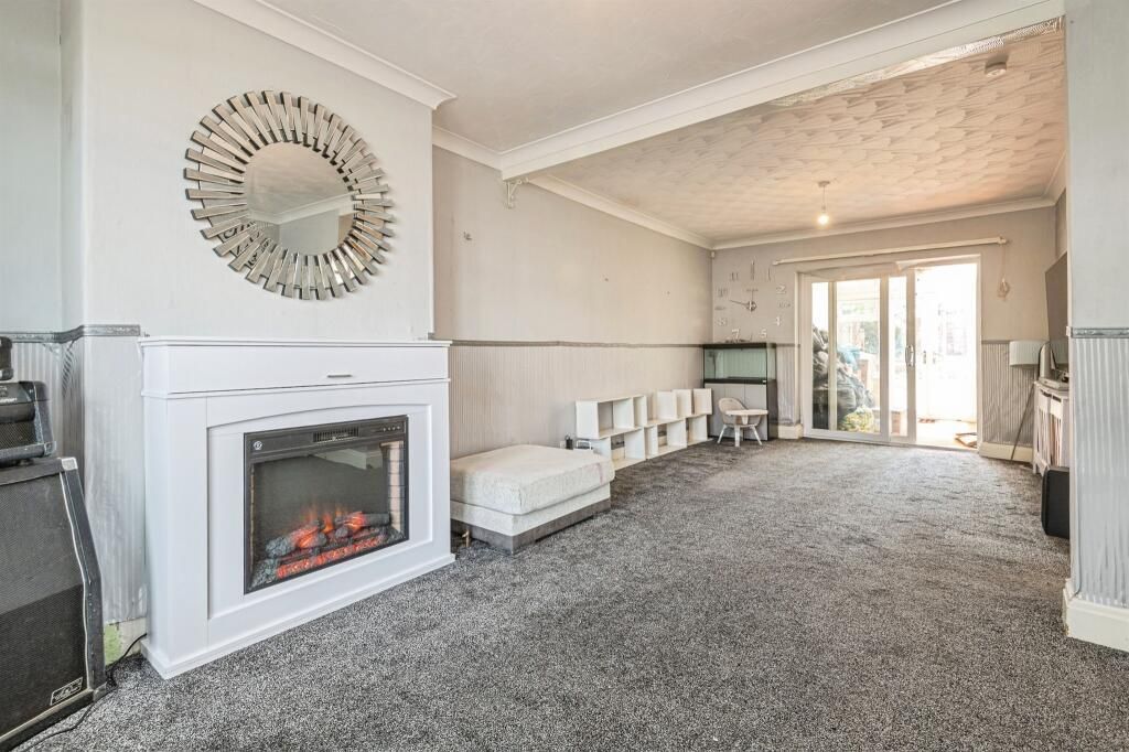 Property photo 3 of 16 Living Room