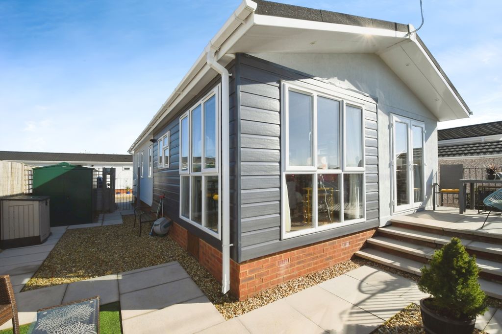 Property photo 1 of 11 Outside
