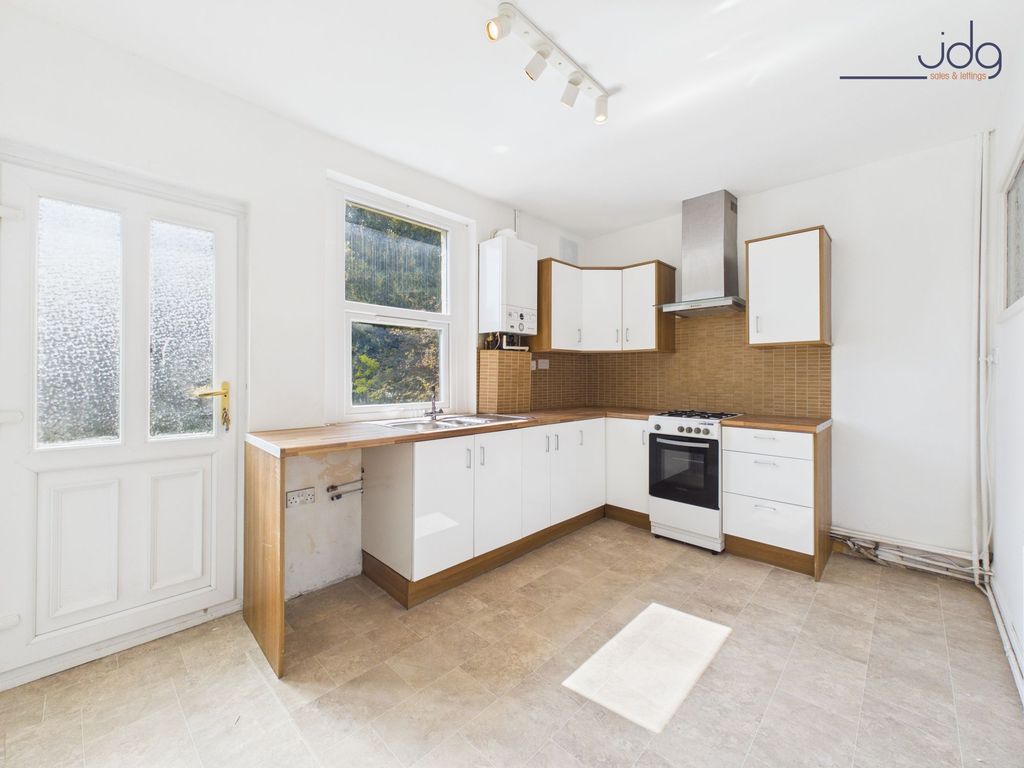 Property photo 3 of 13 Kitchen