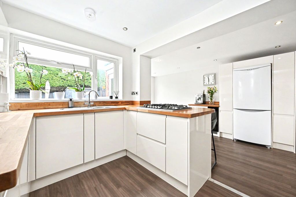 Property photo 3 of 31