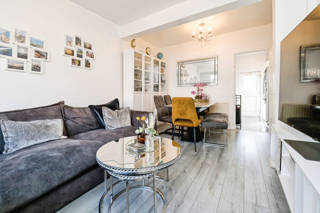 Property photo 2 of 16 Pbox-Img.Jpg