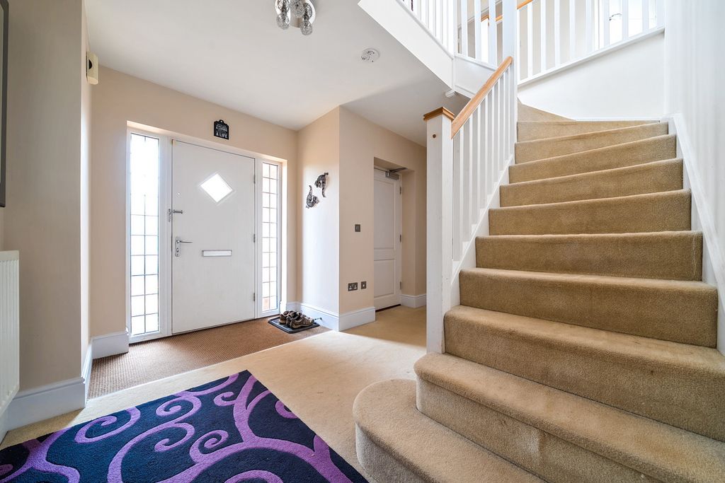 Property photo 2 of 18