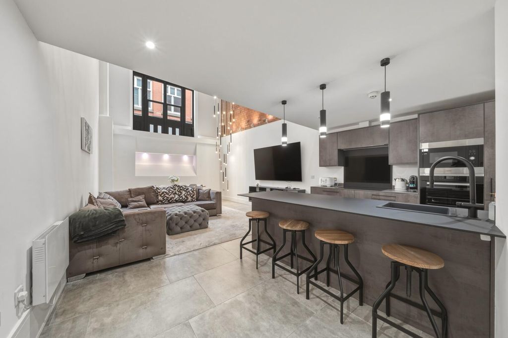 Property photo 2 of 28 Kitchen