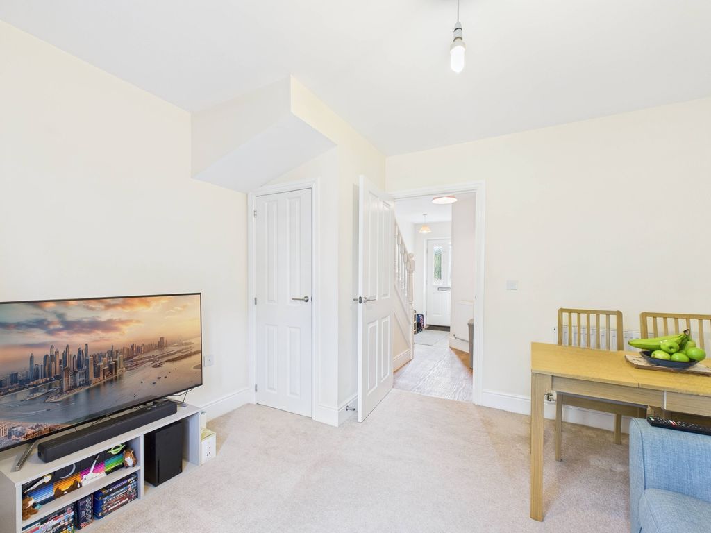 Property photo 3 of 13 Lounge