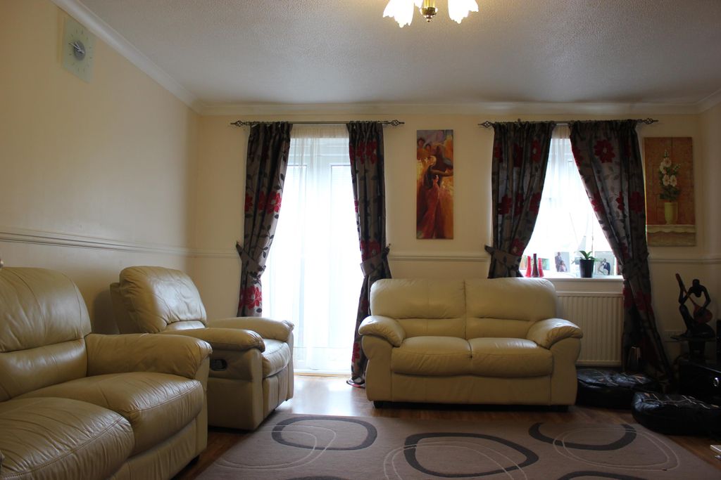 Property photo 2 of 6 Living Room