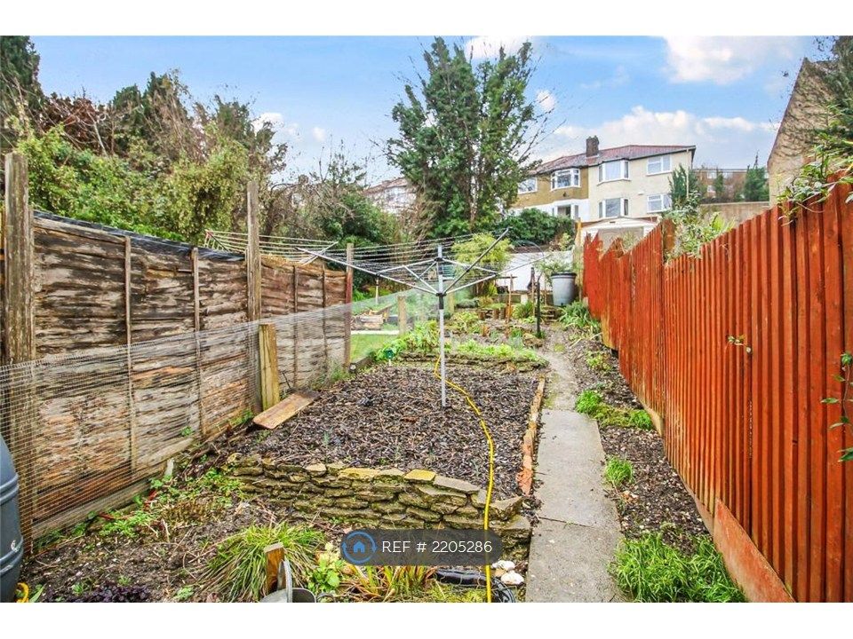 Property photo 2 of 9 Garden