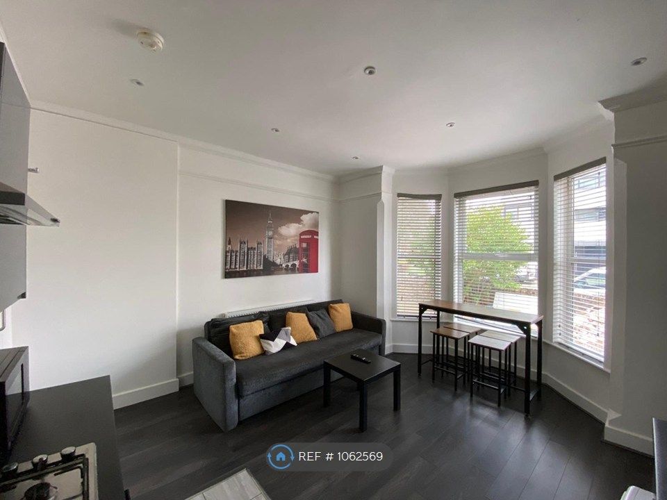 Property photo 1 of 8 Lounge
