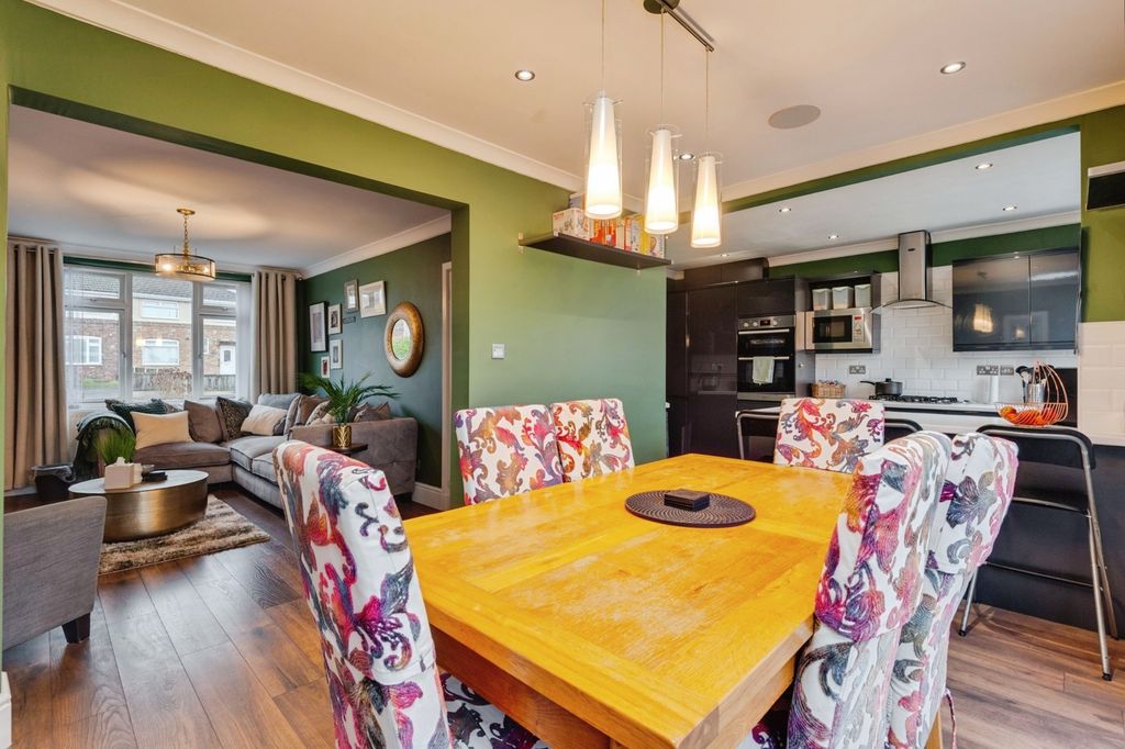 Property photo 3 of 20 Pbox-Img.Jpg