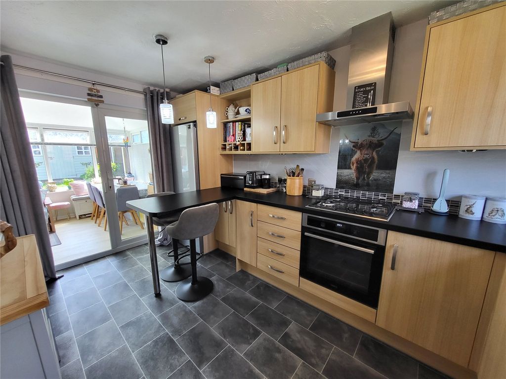 Property photo 3 of 15 Kitchen