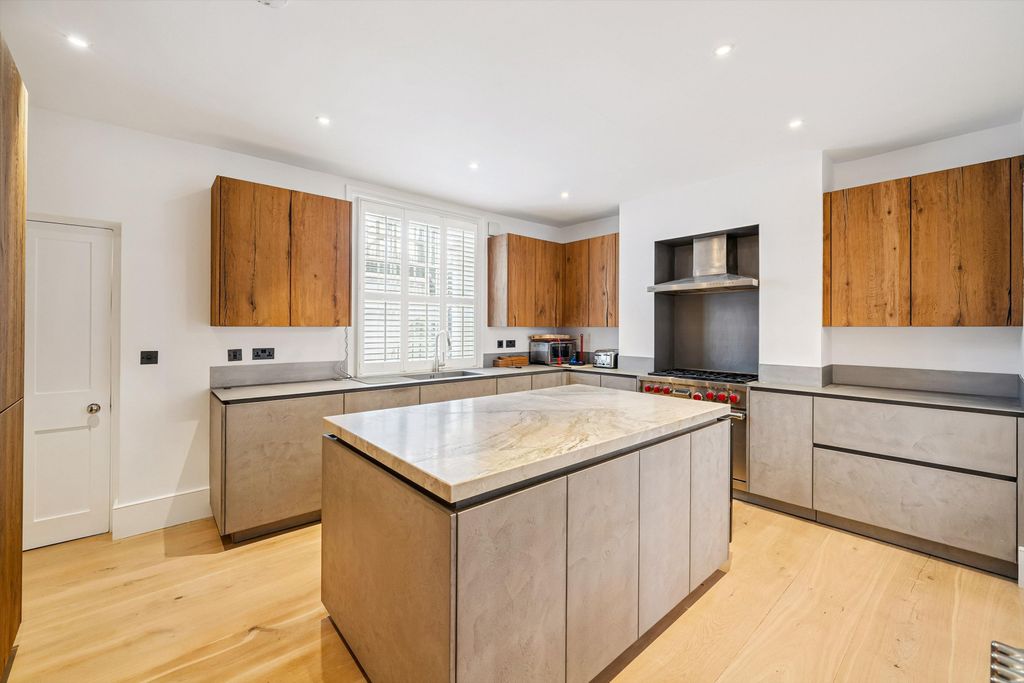 Property photo 2 of 11 Image