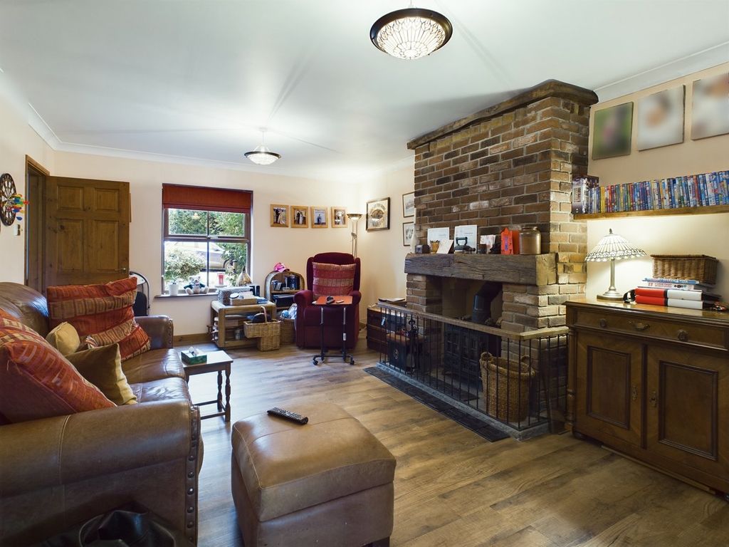 Property photo 2 of 33