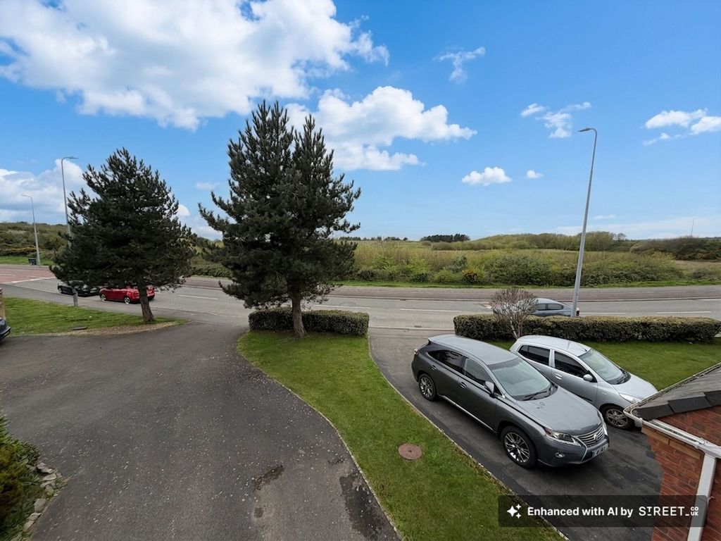 Property photo 2 of 30