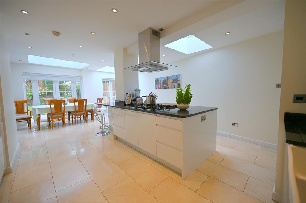 Property photo 3 of 27 Kitchen.Jpg