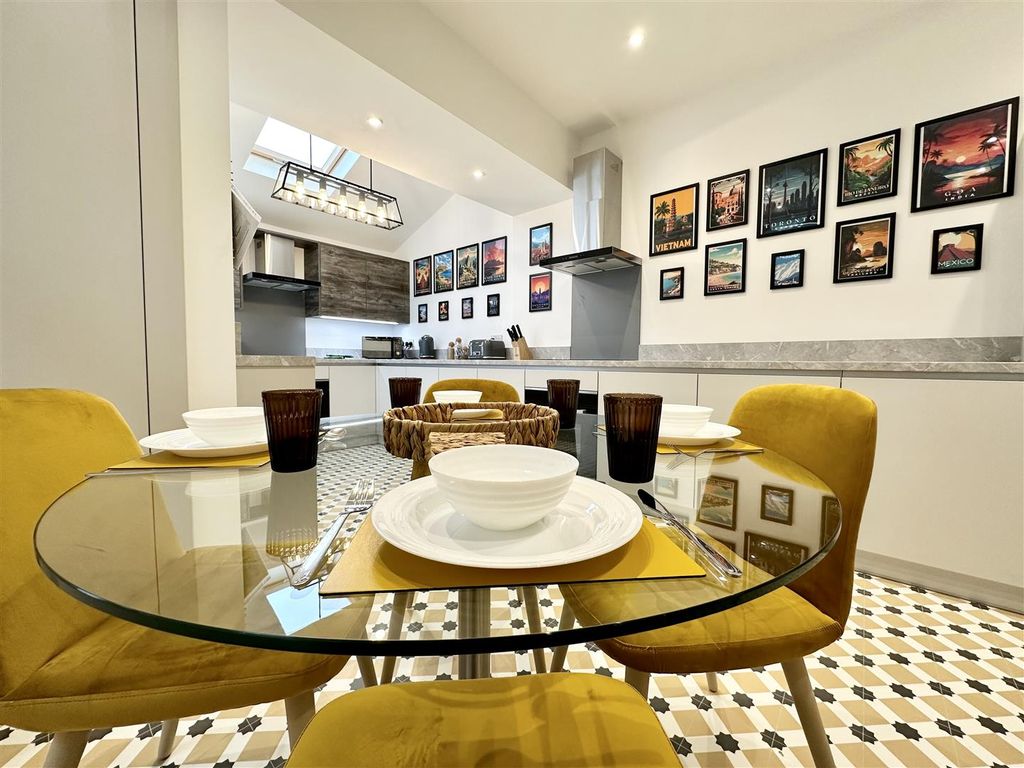 Property photo 3 of 20 Communal Kitchen Dining Area