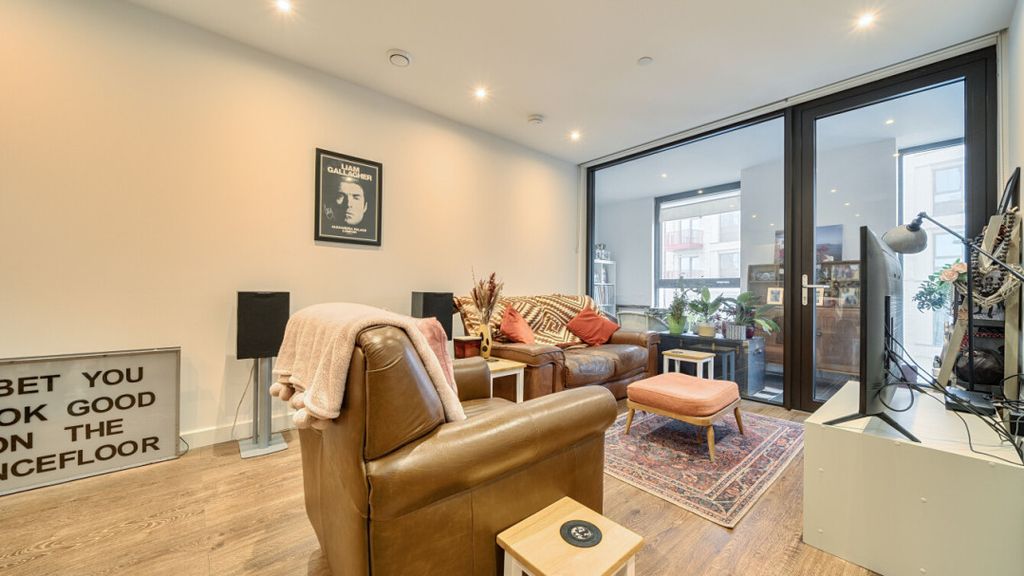 Property photo 2 of 19