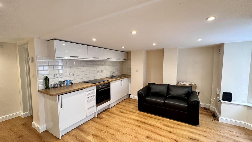 Property photo 1 of 5 Reception