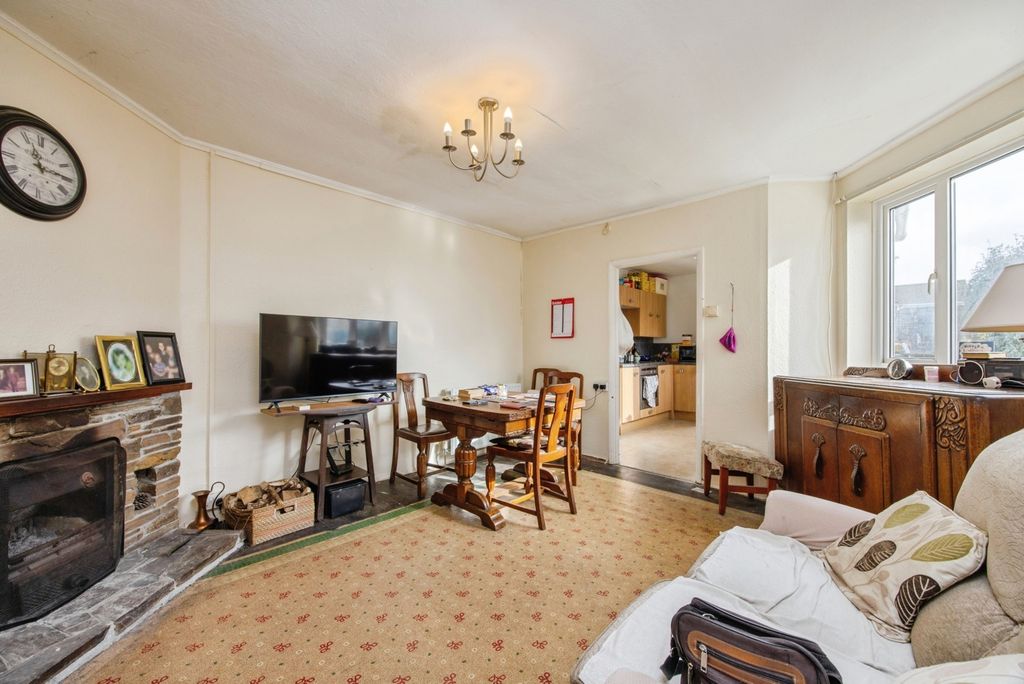 Property photo 3 of 18 Photo