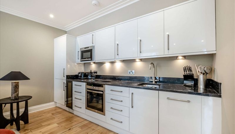 Property photo 3 of 10 Kitchen