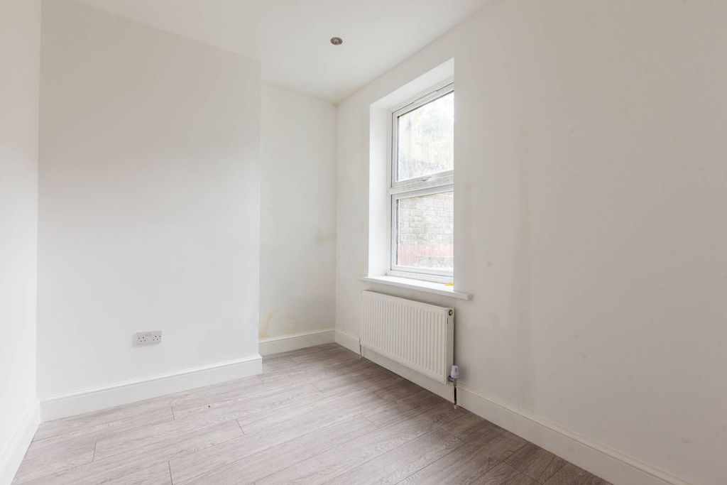 Property photo 1 of 3