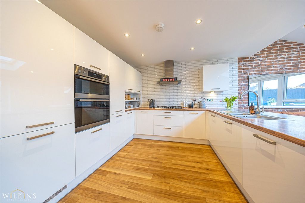 Property photo 3 of 40 Picture No. 07