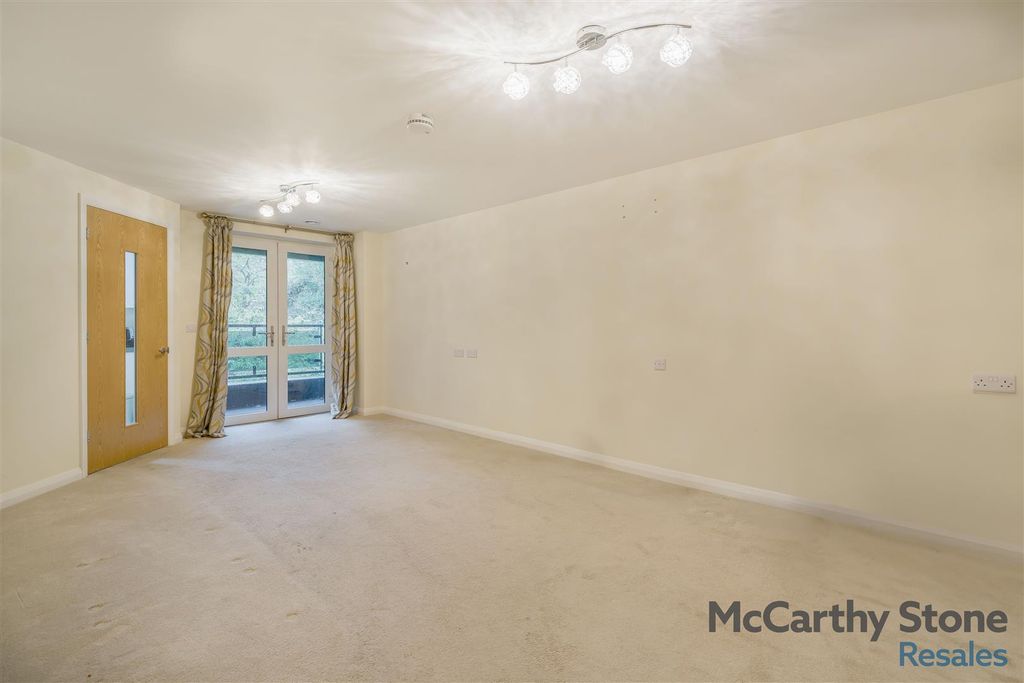 Property photo 3 of 25 8667982-Interior09v2.Jpg